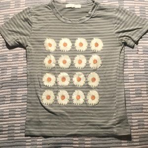 Daisy urban outfitters t shirt crop top